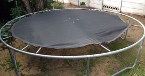 Upcycling, Trampoline Frame Ideas, Old Trampoline Frame Ideas, Recycled Trampoline, Trampoline Bed, Old Trampoline, Trampoline Pad, Hanging Potted Plants, Trampoline Springs