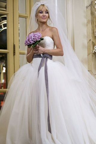 32 of the most memorable wedding gowns and bridal moments in film: Kate Hudson in Bridal Wars Haute Couture, Bride Wars Dress, Bride Wars Wedding Dress, Kate Wedding Dress, Turkish Wedding Dress, Movie Wedding Dresses, Vera Wang Wedding Dress, Bride Wars, Wedding Decorating