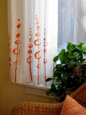 How About Orange - hand painted freehand curtains - via Remodelaholic Flower Curtains, Stenciled Curtains, Curtains Diy, Poppy Tattoo, Painted Curtains, Painting Shower, Curtain Styles, Types Of Curtains, Beautiful Windows