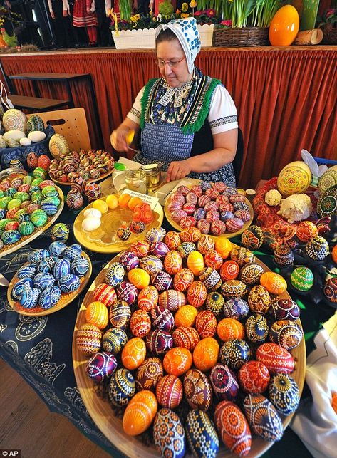 Easter Egg Art, Colorful Eggs, Decorated Eggs, Pysanky Eggs, Ukrainian Easter Eggs, Easter Egg Designs, Easter Egg Painting, Egg Crafts, Easter Traditions