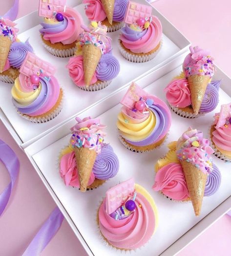 Birthday Cupcake Decorating, Kids Birthday Cupcakes, Donut Birthday Cake, Cone Cupcakes, Ice Cream Cone Cupcakes, Cupcake Cones, Cupcake Decorating Tips, Pastel Cupcakes, Ice Cream Cupcakes