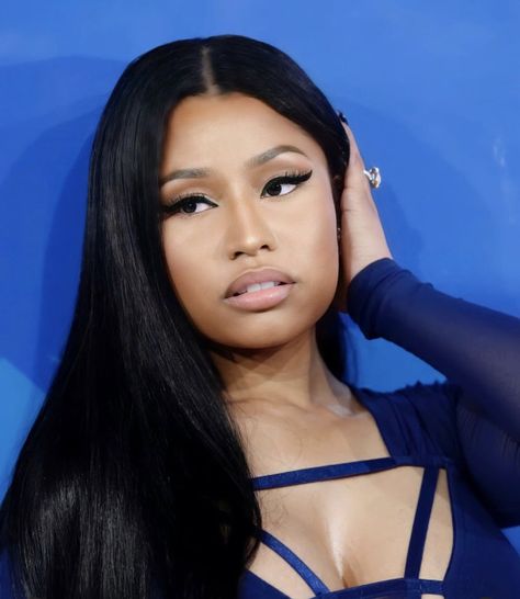 Nicki Minaj Eyeliner, Nicki Minaj Makeup Looks, Young Nicki Minaj, Nicki Minaj Blue, Nicki Lewinsky, Nicki Minaj Makeup, Nikki Manaj, Harajuku Barbie, Nicki Minaj Barbie