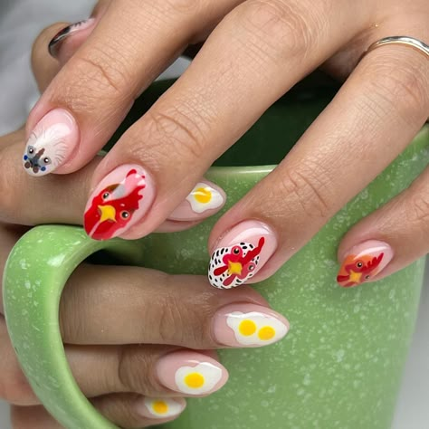 Nails With Chickens, Taco Bell Nail Art, Chicken Nail Art Designs, Animal Themed Nails, Chicken Nails Designs, Fun Gel Nails Ideas, Goose Nails, Food Nails Designs, Funny Nails Ideas