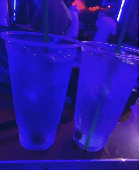 Alcoholic Beverages, Club Bar, Red Aesthetic, Girls Life, Drinking Cup, Plastic Cup, Blue Aesthetic, Shot Glass, Alcoholic Drinks