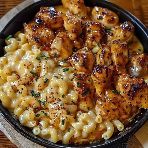 Daily recipes🥗 | Sweet and Spicy Honey Pepper Chicken with Creamy Macaroni Cheese 😋🍗🧀 | Facebook Chicken Mac And Cheese Recipe, White Cheddar Mac And Cheese, Honey Pepper Chicken, Pregnancy Meals, Skillet Dinner Recipes, Creamy Macaroni And Cheese, Soul Food Dinner, Tastemade Recipes, Spicy Honey