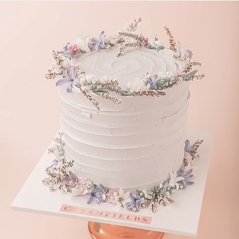 Wedding Bakery, Birthday Cake For Mom, Cake Lettering, Purple Wedding Cakes, Birthday Cake With Flowers, Elegant Birthday Cakes, Beautiful Birthday Cakes, Simple Birthday Cake, Simple Wedding Cake