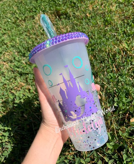 Mermaid Castle, Starbucks Ideas, Cricut Cups, Tumblr Cup, Unicorn Room, Disney Cups, Resin Tumblers, Custom Starbucks Cup, Glitter Tumbler Cups