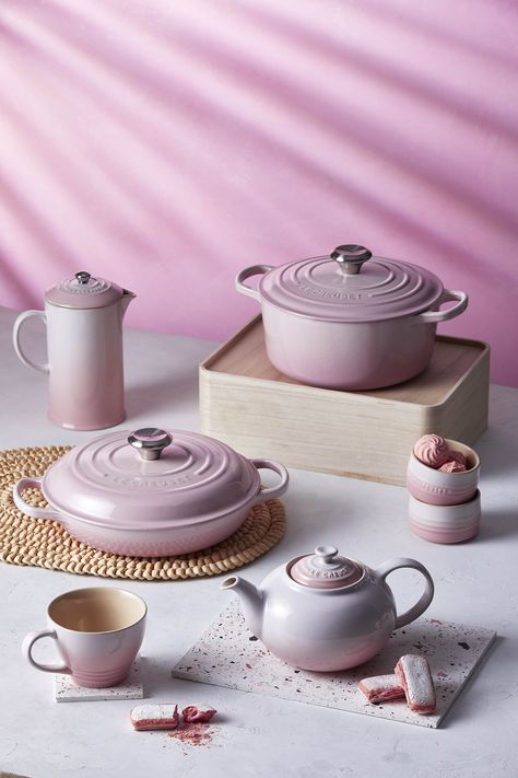 Pink Le Creuset Kitchen, Pastel Cookware, Pink La Creuset, Pink Le Creuset, Le Creuset Pink, Tableware Photography, Pink Pots And Pans Cookware Set, Le Creuset Shell Pink, Kitchenware Design