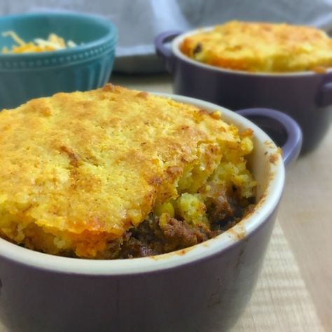 Cornbread Topped Texan Cowboy Pie – Arugula & Rocket Cowboy Pie, Sheppards Pie Recipe, Rocket Food, Triple Coconut Cream Pie, Cowboy Casserole Recipe, Shepard S Pie, Bread Toppings, With Cornbread, Chili And Cornbread