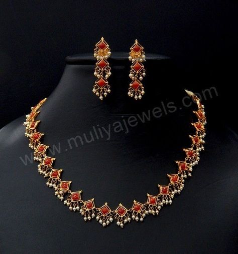 Coral Jewelry Set, Pearl Jewelry Design, Gold Jewelry Simple Necklace, Red Stones, Pearl Necklace Designs, Gold Necklace Indian Bridal Jewelry, Gold Bridal Jewellery Sets, Beaded Necklace Designs, Antique Bridal Jewelry