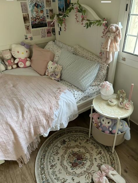 Baby Pink Room Ideas, Bedroom Inspo Simple, Coquette Room Inspiration, Pink Dorm Aesthetic, Apartment Guest Bedroom, Cramped Bedroom, Cute Room Inspo, Cute Room, Room Redesign