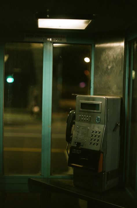 black telephone booth during night time photo – Free Phonbox Image on Unsplash Pay Phone Aesthetic, Telephone Booth Aesthetic, Landline Phone Aesthetic, Dark Retro Aesthetic, Phone Booth Aesthetic, Telephone Aesthetic, Night Time Photos, Black Telephone, App Background