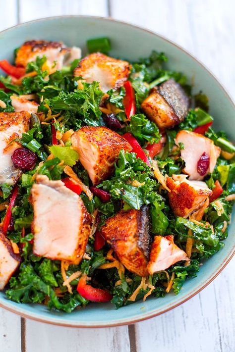 Superfood Salad With Kale, Grilled Cajun Salmon, Carrot, Red Peppers, Pumpkin Seeds and Cranberries (Paleo, Gluten-free, Low-Carb) #salad #kale #salmon #cajunsalmon #kalesalad #fishsalad #fish #salmonsalad #salad #salads #superfoods #superfoodsalad #paleo #glutenfree #healthy #nutritious via @irena_macri Salmon Kale, Cajun Salmon, Sommer Mad, Salads To Go, Leafy Green Salads, Superfood Salad, Fish Salad, Salmon Salad, Appetizer Salads