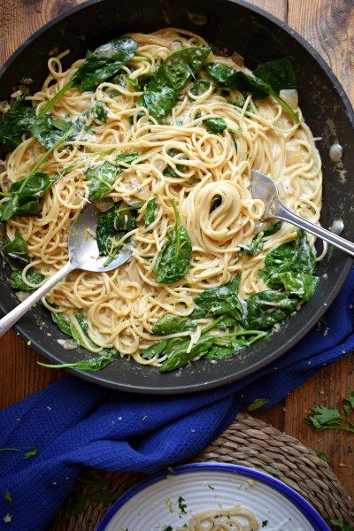 Spinach & Lemon Spaghetti - Julia's Cuisine Moroccan Lentil Soup, Moroccan Soup, Salad Appetizer Cups, Spaghetti With Spinach, Canned Spaghetti Sauce, Vegetarian Spaghetti, Lemon Spaghetti, Meat Meals, Creamy Pasta Dishes