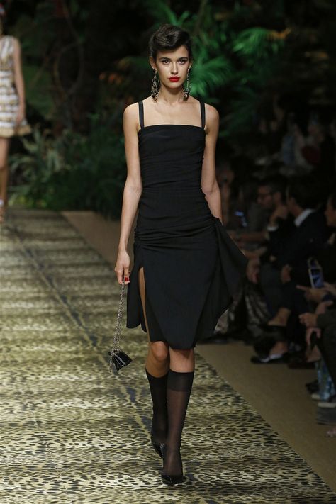 Dolce-Gabbana Ready To Wear Fashion Show, Collection Spring Summer 2020 presented during Milan Fashion Week. Runway look Ready To Wear Fashion Show, Milan Fashion Week Runway, Ready To Wear Fashion, Show Collection, Fashion Week Runway, Fashion Show Collection, Large Fashion, Milan Fashion, Milan Fashion Week