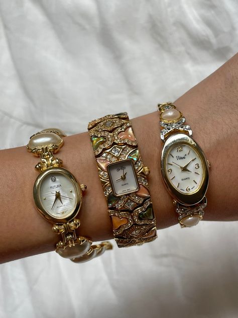 Cool Vintage Watches, Vintage Luxury Watches Women, Cool Watches Women, Vintage Gold Watch Women, Vintage Shop Aesthetic, Vintage Watches Antique, Aesthetic Watches, Vintage Womens Watch, Vintage Gold Jewelry