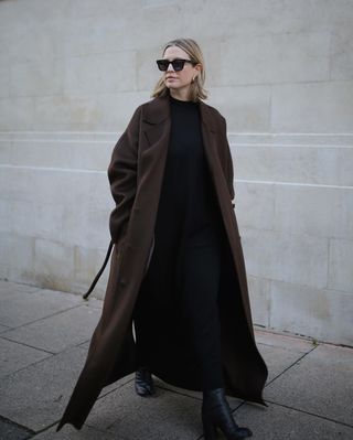 Style • Instagram Alexis Foreman Style, Alexis Foreman, Brown Coat Outfit, Winter Layering Outfits, Blue Faux Fur Coat, Perfect Winter Outfit, Dressy Casual Outfits, Deep Winter, Winter Outfit Inspiration