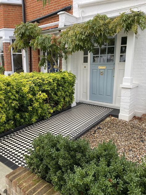 Victorian tiles Pathway Victorian House Exterior Uk, Victorian Front Garden Ideas, London House Interior, Small Victorian House, Front Garden Path, Victorian Front Garden, Hallway Tiles, Victorian Front Door, Terrace House Exterior