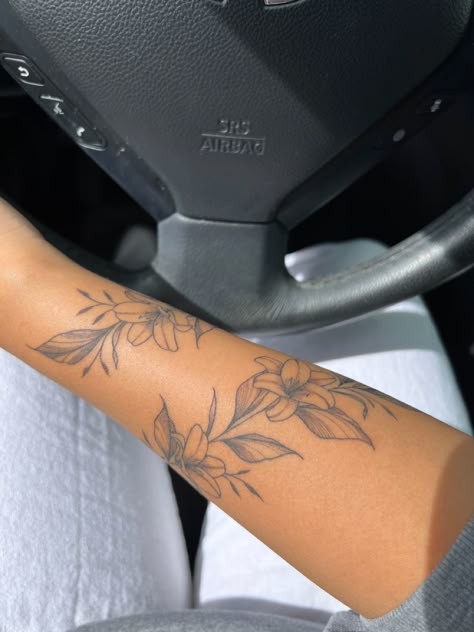 Around Arm Tattoo, Wrap Around Tattoo, Simple Arm Tattoos, Cute Hand Tattoos, Petite Tattoos, Tattoos For Black Skin, Pretty Tattoos For Women, Dope Tattoos For Women, Classy Tattoos