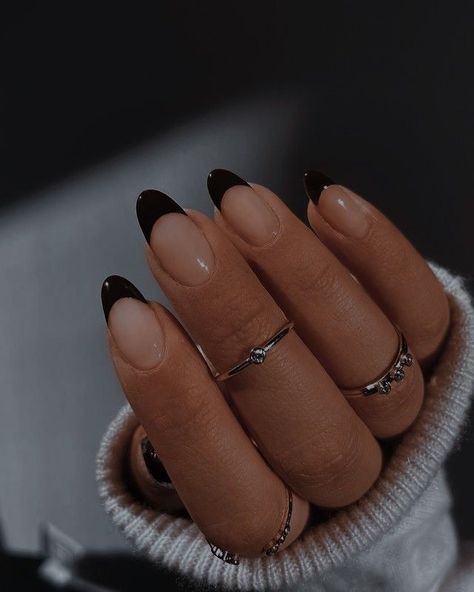 Aleksandra Ivanova, Ongles Gel French, Rounded Acrylic Nails, Black Ombre Nails, Black Almond Nails, Black Gel Nails, Pointy Nails, Black Acrylic Nails, Casual Nails