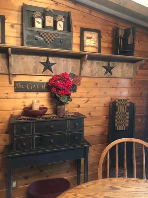 Primitive Rooms Ideas, Primative Decor Country, Country Primitive Decorating, Country Sampler Decorating Ideas, Primitive Home Decorating, Primitive Decor Ideas, Primitive Wall Decor, Primitive Dining Room, Sofa Table Decor