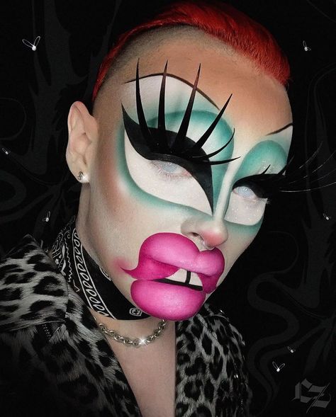 Drag Smokey Eye, Goth Drag Queen, Goth Drag Makeup, Drag Queen Makeup Looks, Makeup Ideas Crazy, Drag Eye Makeup, Makeup Looks Crazy, Drag Makeup Ideas, Drag Queen Aesthetic