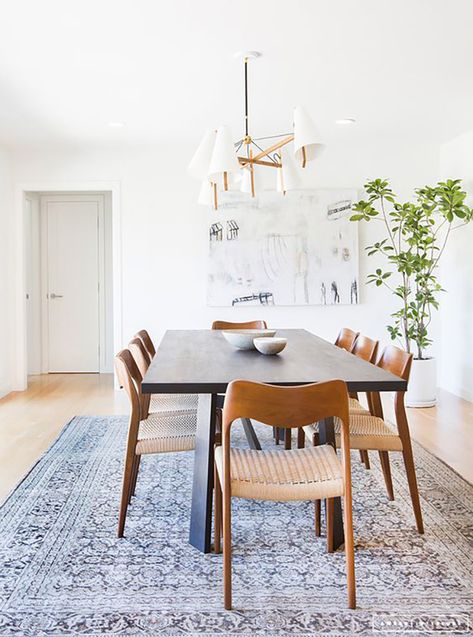 15 Eclectic Dining Rooms | The Fox & She | Chicago Fashion Blog Dining Room Ideas Modern, Eclectic Dining Room Ideas, Modern Eclectic Dining Room, Mid Century Dining Room Tables, Minimalist Dining Room Decor, Dining Room Vintage, Mid Century Dining Room, Room Ideas Modern, Eclectic Dining Room