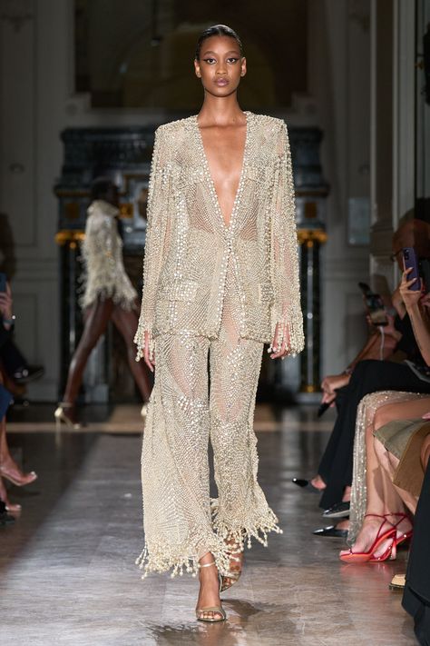 Zuhair Murad Fall 2024 Couture https://www.vogue.com/fashion-shows/fall-2024-couture/zuhair-murad/slideshow/collection#3 2024 Couture, Couture 2023, Zuhair Murad Haute Couture, Fashion Dream Job, Mode Shoes, Collection Couture, Couture Week, Zuhair Murad, Glam Dresses