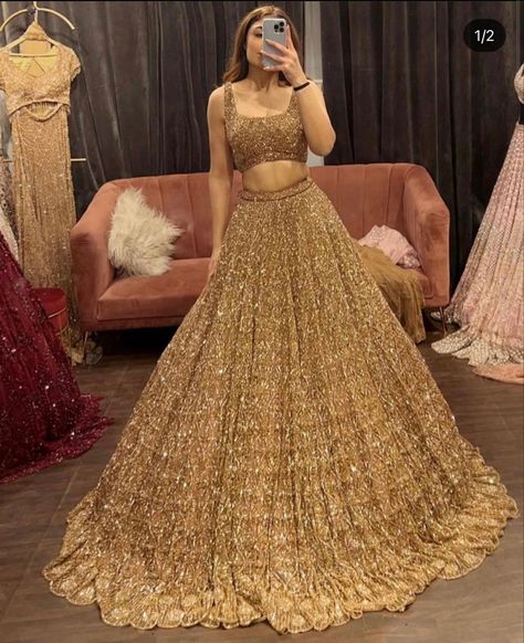 Golden Engagement Lehenga, Golden Lengha Bridal Lehenga, Golden Lehnga Design, Golden Lehenga Bridesmaid, Golden Lehnga Bride, Golden Lehenga Color Combos, Golden Lehenga Simple, Roka Outfits For Bride, Golden Lengha