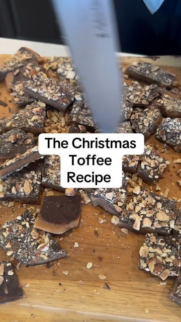 Lisa Jones on Instagram: "The toffee recipe by Marlene Sorosky ♥️ @cookingwithclass_ 
🧈(4 sticks) unsalted butter Land O’Lakes
🧈2 cups of sugar
🧈6 tablespoons of water 
🧈2 tablespoons of light corn syrup
🧈1 pound milk chocolate from @ghirardelli 
🧈2 cups chopped roasted almonds 

(Makes 1 1/2 pounds of toffee)" Marlene Sorosky Toffee, Christmas Toffee Recipe, Butter Toffee Recipe, Amazing Christmas Desserts, Christmas Toffee, Holiday Candies, Easy Toffee, Cookie Pan, Almond Toffee