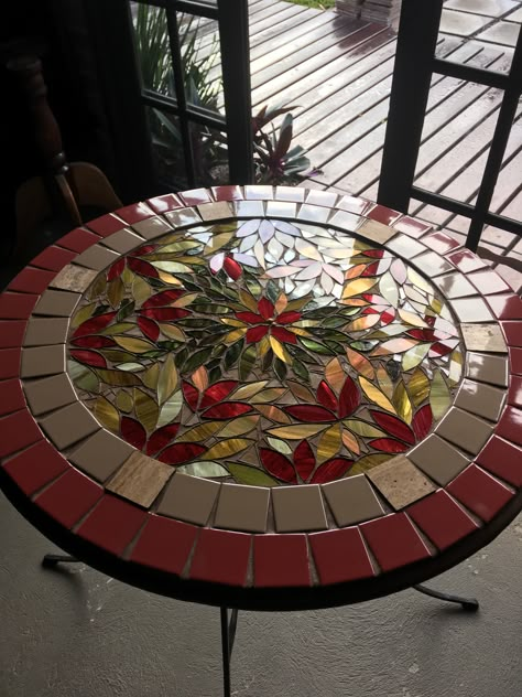 Mosaic Table Top Designs, Mosaic Outdoor Table, Mosaic Coffee Table, Mosaic Tables, Mosaic Tray, Mosaic Art Diy, Mosaic Pots, Mosaic Table Top, Mosaic Art Projects