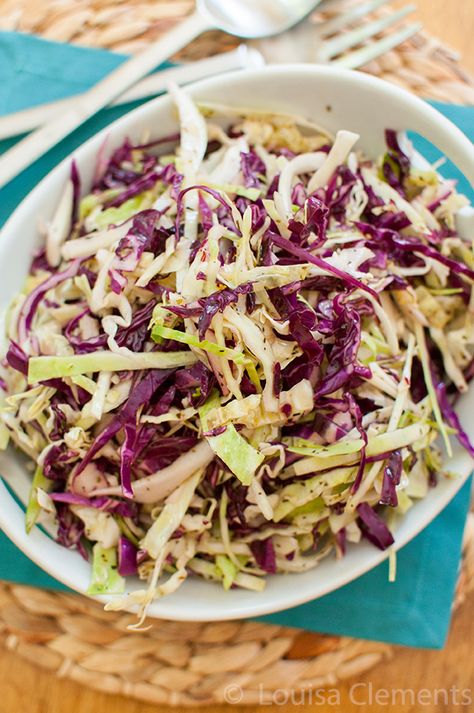 Italian Coleslaw Classic Coleslaw Recipe, Classic Coleslaw, Vinegar Coleslaw, Mango Slaw, Classic Salad, Bbq Sides, Cole Slaw, Summer Side Dishes, Coleslaw Recipe