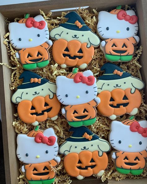 Kawaii Halloween Food, Halloween Hello Kitty Birthday, Halloween Hello Kitty Decor, Hello Kitty Halloween Cookies, Halloween Things To Bake, Hello Kitty Halloween Party, Halloween Birthday Treats, Cute Halloween Baking, Halloween Cookies Aesthetic