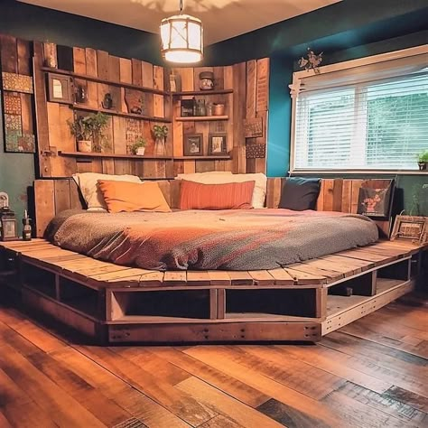 Floor On Bed Ideas, Corner Bed Frame Ideas, Corner Pallet Bed, Diy Pallet Bed Ideas Queen, Pallet Bed Frame With Storage, Floating Pallet Bed, Diy Wood Bedframe, Beds Made From Pallets, Western Room Ideas For Teens