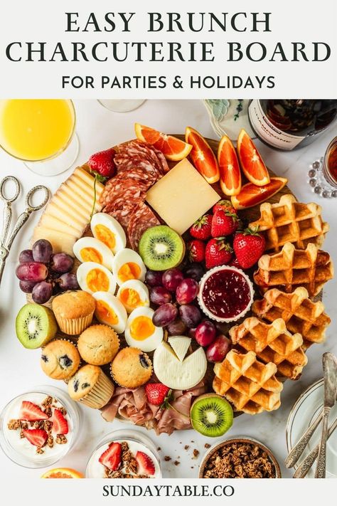 Wow your guests at your next brunch party with this pretty and easy brunch charcuterie board! This board has a ton of breakfast treats like cured meats, fancy cheeses, fresh fruit, pastries, and more. It's easy to set up for a party or holidays like Easter, Christmas, Mother's Day, and more. Just add all of your favorite snacks and you have breakfast for a crowd. This breakfast grazing board is lovely for a buffet or as an appetizer. It's simple, make-ahead, and the best food idea for a party! Yogurt Charcuterie Board Ideas, Bridal Brunch Food Display, Breakfast Charcuterie Box Ideas, Treats Charcuterie Board, Brunch Platter Ideas, Breakfast Birthday Ideas, Christmas Brunch Food, Christmas Brunch Ideas Party, Charcuterie Breakfast Board