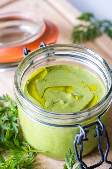 Carrot Tops Salad Dressing (Yes, They are Edible) - Creative in My Kitchen Thermomix, Lectin Free Foods, Dr Mcdougall, Green Pizza, Carrot Tops, Pesto Dressing, Goddess Dressing, Csa Recipes, Plant Paradox