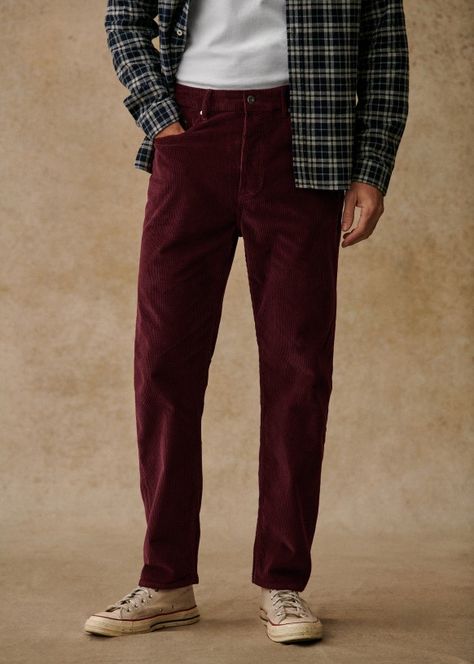 Burgundy Trousers Outfit Men, Casual Red Outfit Men, Corduroy Pants Mens Outfit, Burgundy Outfit Men, Burgundy Trousers Outfit, Maroon Shoes Outfit, Corduroy Pants Outfit Mens, Mens Colored Pants, Outfit Hombre Casual