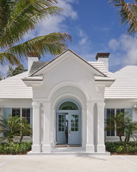 PALM BEACH CHIC — Lynn Morgan Design Palm Beach Exterior Home, White Beach House Exterior, Palm Beach Aesthetic, Florida Beach House Decor, Palm Beach Interior Design, White Pillars, Florida Beach Homes, Beach House Landscaping, Coastal Home Exterior