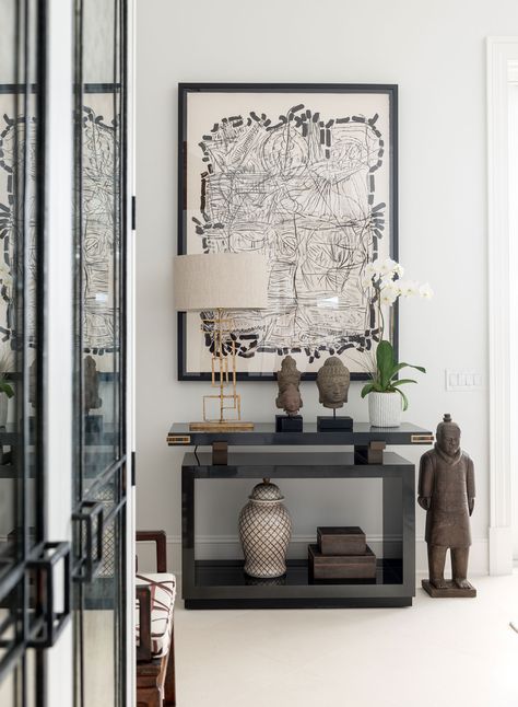 Reinventing Palm Beach Style by Les Ensembliers (9) Chinese Interior Design, Chinese Style Interior, Art On The Wall, Asian Interior Design, Black And White Living Room, Chinese Interior, Asian Interior, Hall Decor, Asian Decor