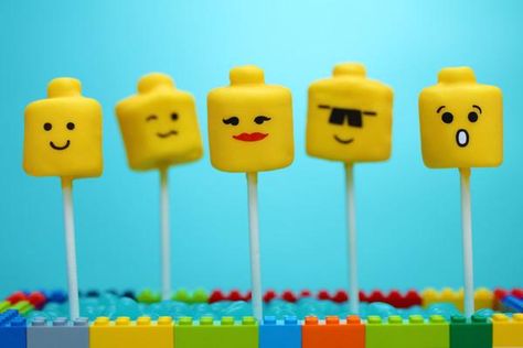 You won't want to Lego of this easy Lego Marshmallow Pops recipe! A sweet treat to bring out the master builder in all of us! Nerdy Desserts, Lego Night, Marshmallow Pops Recipe, Lego Cake Pops, Nerdy Food, One Direction Cakes, Lego Cupcakes, Flavored Cookies, Nerdy Nummies