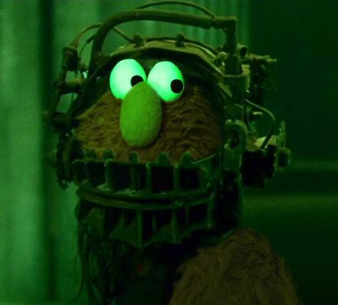 elmo in reverse bear trap (saw) Angel Trap Saw, Saw Traps Art, Saw Bear Trap, Saw Pfp, Saw Wallpaper, Reverse Bear Trap, Dead Or Alive Band, Saw Traps, Saw Movie