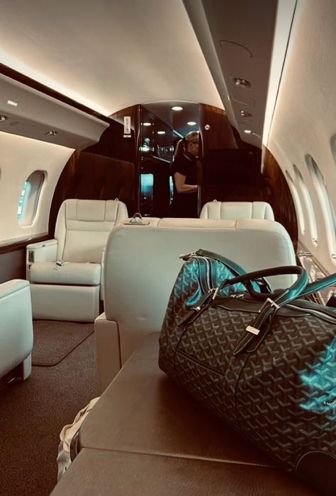 Private Jet Snap, Aesthetic Private Jet, Luxury Aesthetic Dark, Private Jet Aesthetic, Luxury Airplane, Dark Luxury Aesthetic, My Vibe Aesthetic, Old Money Jewelry, Rich Life Aesthetic