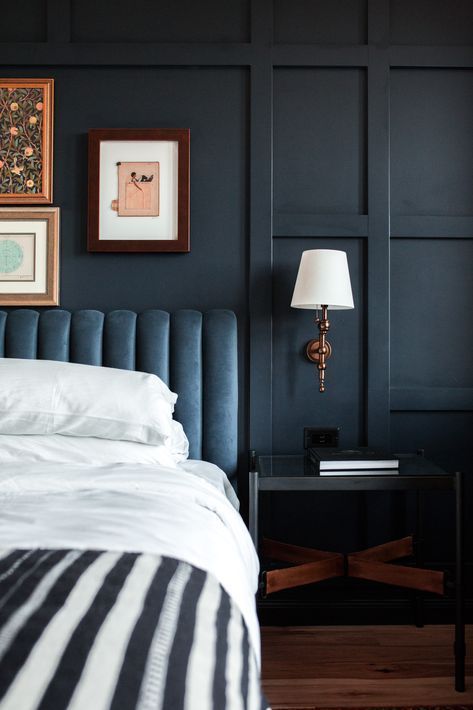 What a lovely display of Board and Batten in this bedroom, complete with artwork! And I love a good sconce bedside. Dark Transitional Bedroom, Bedroom Board And Batten, Ramble Hotel, Bedroom Board, Blue Headboard, Interior Minimalista, Eclectic Bedroom, Emily Henderson, Bedroom Hotel