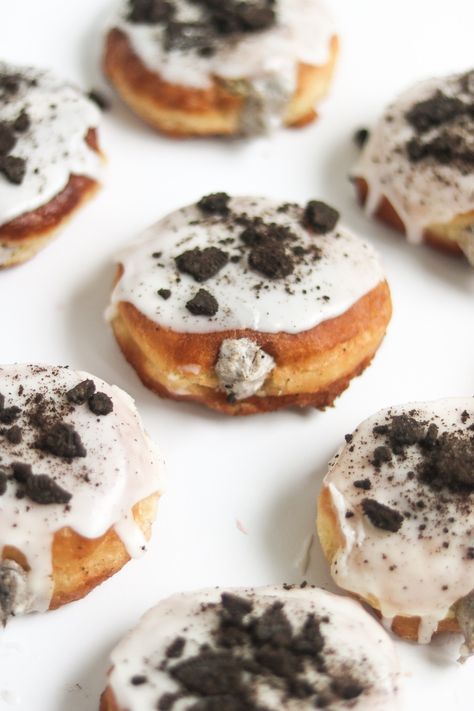 Roti Kukus, Oreo Cake Recipe, Glaze Donut, Oreo Donuts, Cream Filled Donuts, Oreo Filling, Donut Flavors, Donut Toppings, Homemade Donuts Recipe