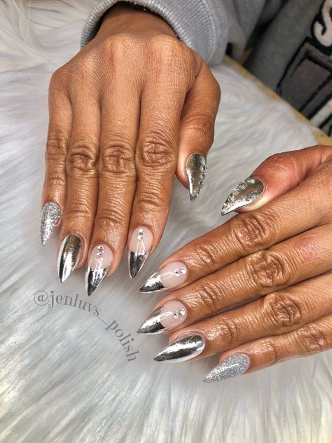 Silver And Gold Chrome Nails Designs, Silver Sequin Nails, Metallic Sparkle Nails, Metallic Silver Nails Art Designs, Gold With Silver Nails, Chrome Sliver Nails, Silver Foil Nail Designs, Platinum Chrome Nails, Chrome With Rhinestones Nails