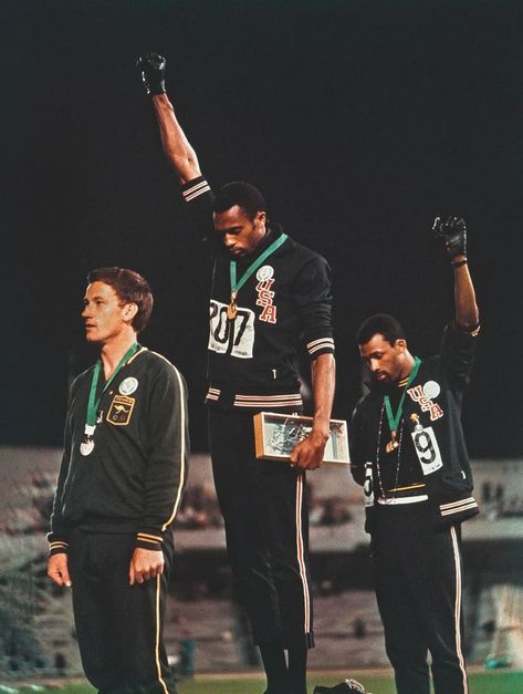 14 Rare, Emotional Photos of Olympic Athletes Throughout History | Vogue Iconic Sports Photos, Olympics Aesthetic, Athlete Aesthetic, 1936 Olympics, Flo Jo, Famous Athletes, Sports Athletes, Olympic Basketball, Sport Pictures