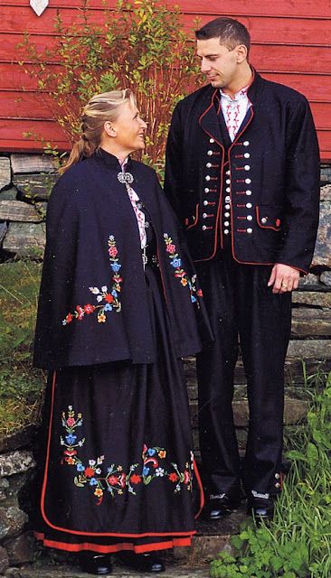 FolkCostume&Embroidery: Overview of Norwegian costume, part 3B. Hordaland Scandinavian Outfits, Syttende Mai, Norway Wedding, Norwegian Clothing, Scandinavian Dress, Scandinavian Outfit, Danish Culture, Costumes Around The World, Unmarried Women