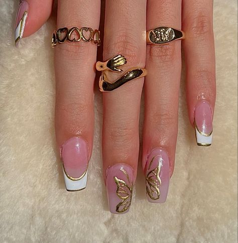 Purple And Gold Butterfly Nails, Blue And Gold Butterfly Nails, Enchanted Nails Design, Light Green And Gold Nails, Golden Birthday Nails, Gold Butterfly Nails, Butterfly Nail Ideas, Nails Metallic Chrome, Butterfly Acrylic Nails