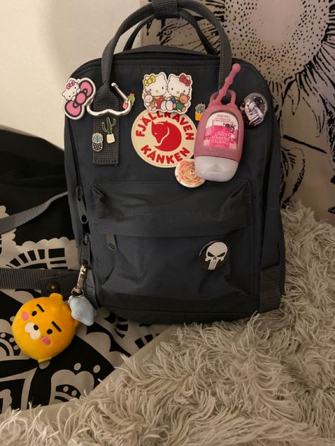 Mini Bookbag Aesthetic, Yellow Kanken Backpack, Flajjraven Kanken Backpack, Kenkan Bag, Black Kanken Aesthetic, Kanken Decoration, Tas Kanken, Kanken Mini Aesthetic, Kanken Bag Aesthetic