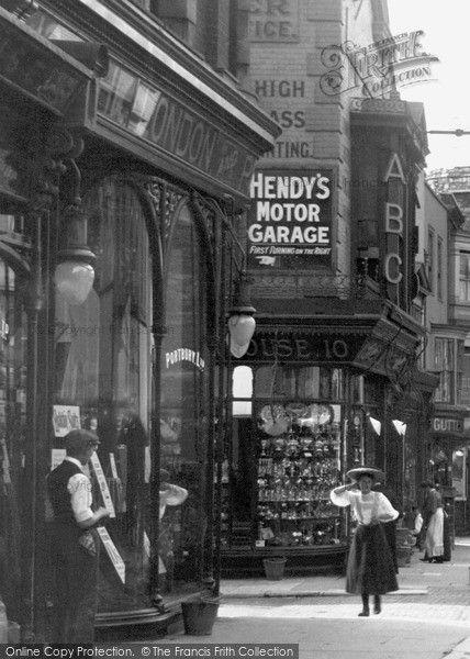 Southampton, Shops c.1900 #vintagefashion London 1900 Aesthetic, Victorian London Aesthetic, 1900 Aesthetic, 1910s Aesthetic, London 1800, 1900s Aesthetic, London Shops, Creepy History, Southampton England